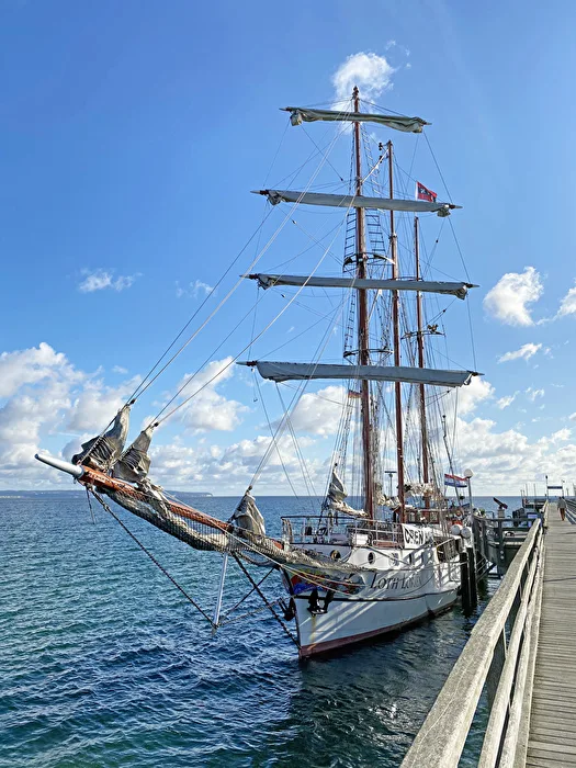 Segelschiff an der Binzer Seebrücke