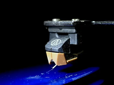 Musik an.