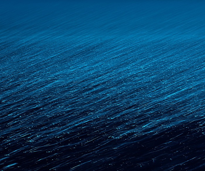 Wasser mit Reflexionen