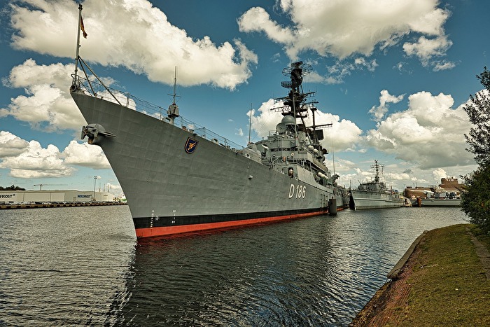 Lenkwaffenzerstörer "Mölders"