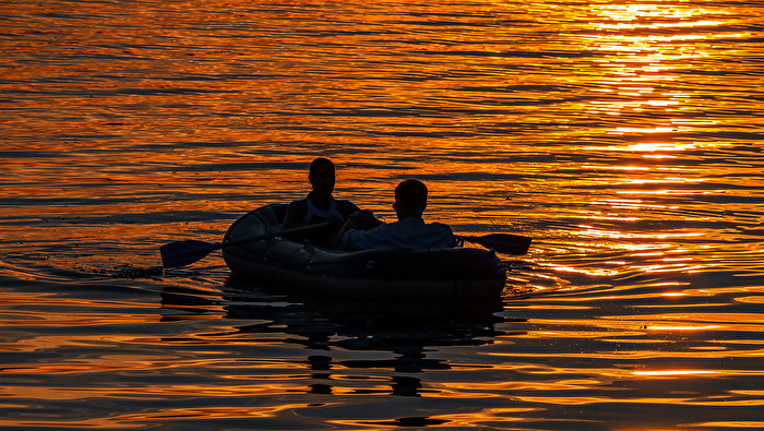 Mit dem Gummiboot.....