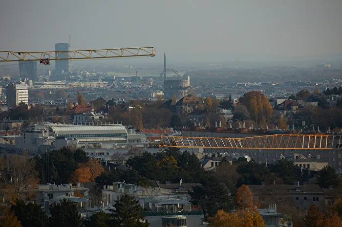 View from Hackenberg Path towards the Ferris wheel sunk in smog.