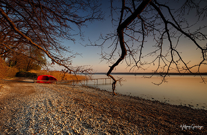 Das rote Ruderboot