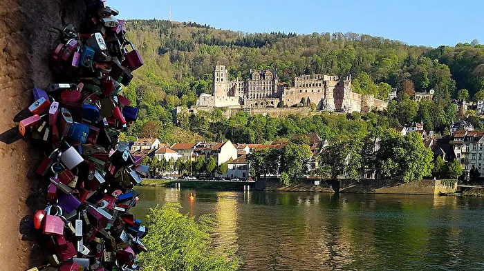 „Schlösser der Liebe vor Schloss der Romantik“