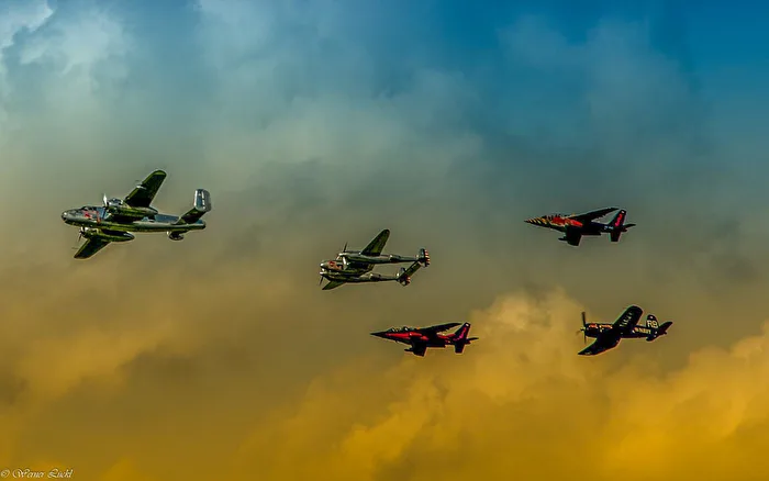 Red Bull Flotte im Anflug auf Zeltweg