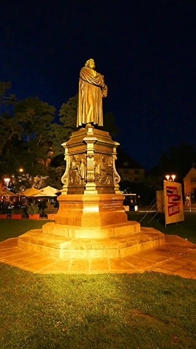 Lutherdenkmal am Abend