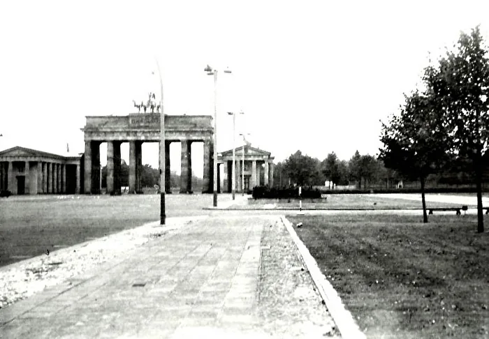 Brandenburg Gate before 1961