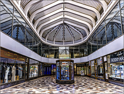 Eine kleine Einkaufspassage in Prag