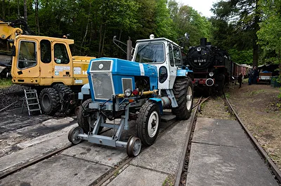 Traktor ZT 300 auf Schienen
