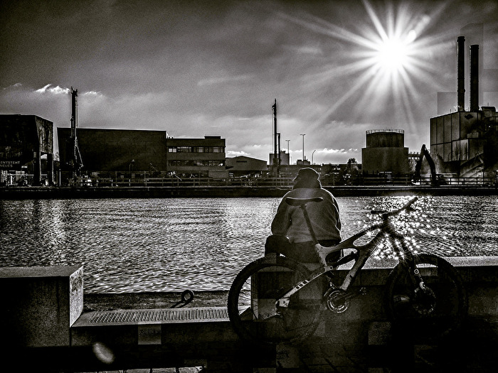 Die Sonne, das Wasser und sein Fahrrad