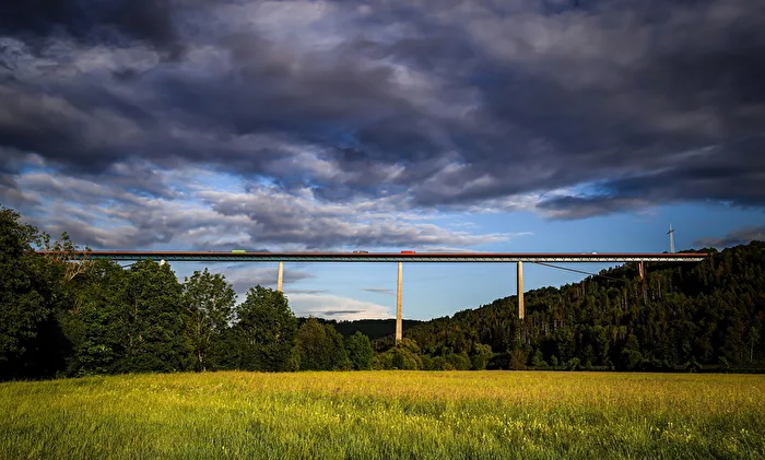Wolkenbrücke nach Wolkenbrüchen
