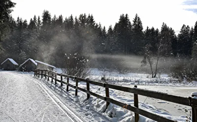 Nebel im Hüttendorf