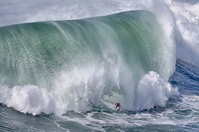BIG WAVE