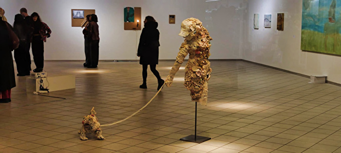  hund frau kunst art museum berlin ausstellung