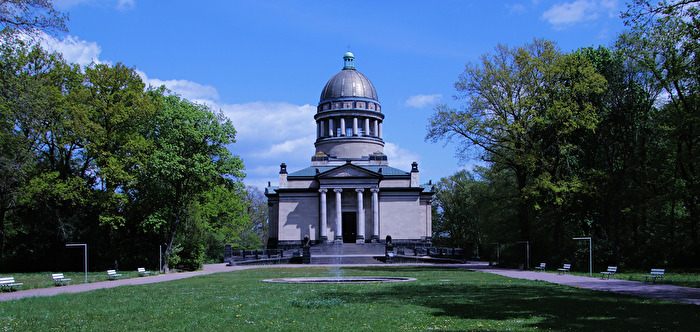 Mausoleum im Tierpark Dessau